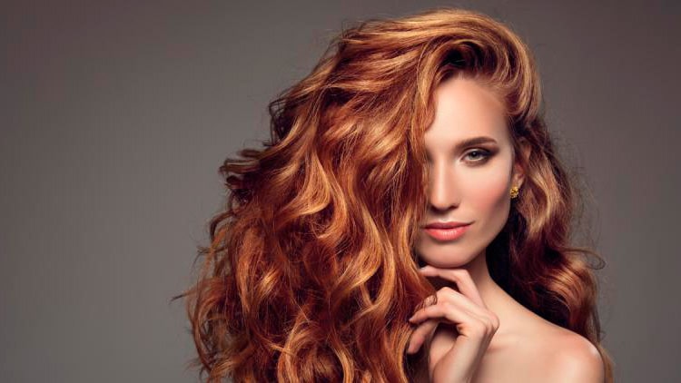 Imagen de mujer con pelo largo