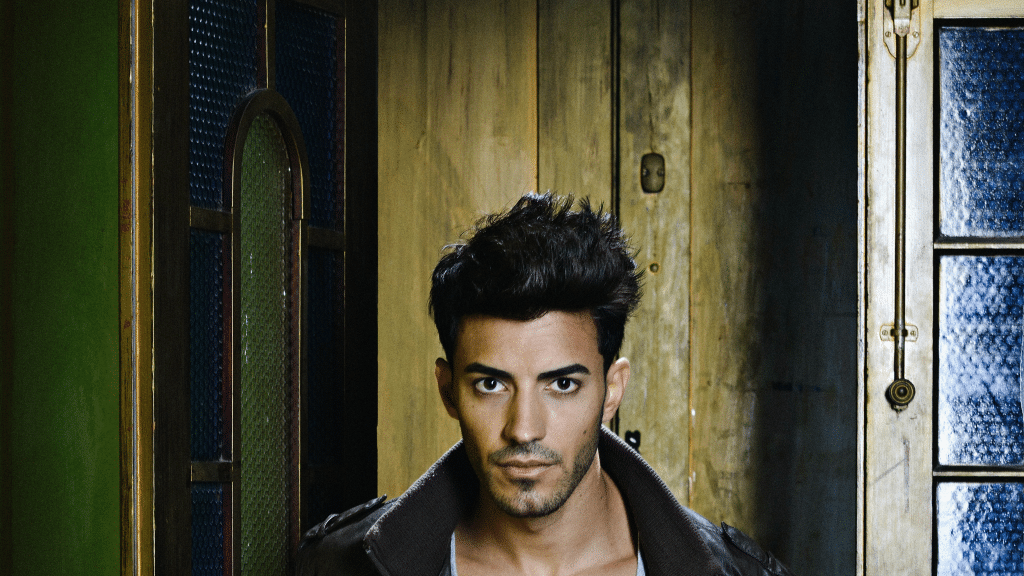 Imagen de hombre con cabello corto.