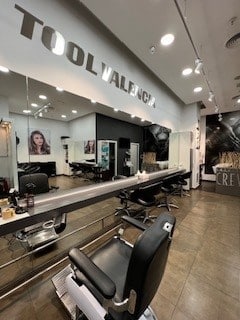 Salón de peluquería Tool Valencia estilistas